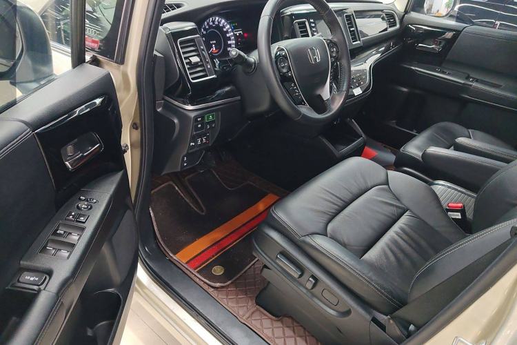Used Honda Elysion 2019 2.0L Hybrid Luxury Edition Interior 3