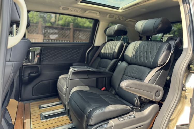 Used Honda Elysion 2019 2.0L Hybrid Luxury Edition Interior 6