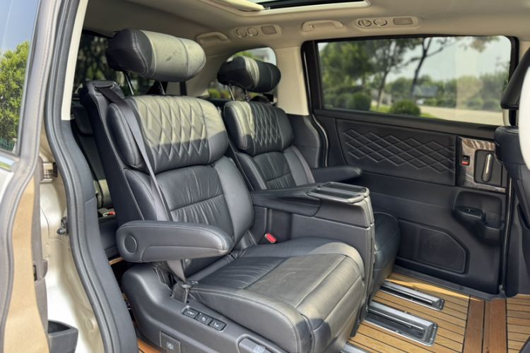 Used Honda Elysion 2019 2.0L Hybrid Luxury Edition Interior 9