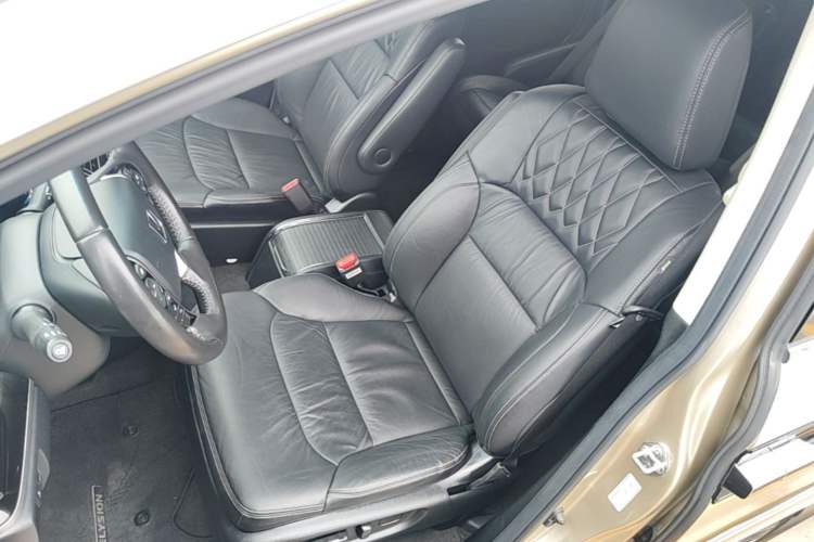Used Honda Elysion 2019 2.0L Hybrid Luxury Edition Left Front Seat