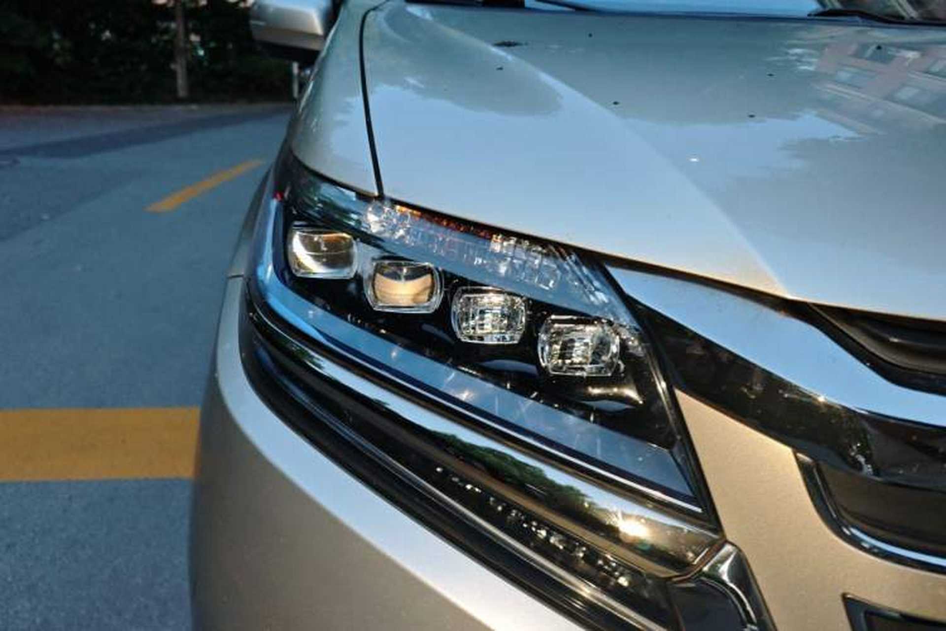 Used Honda Elysion 2019 2.0L Hybrid Luxury Edition Right Front Headlight