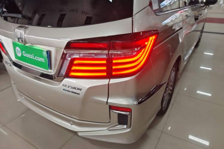 Used Honda Elysion 2019 2.0L Hybrid Luxury Edition Right Rear Taillight