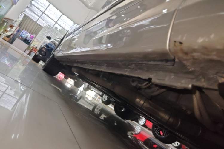 Used Honda Elysion 2019 2.0L Hybrid Luxury Edition Right Side Sill