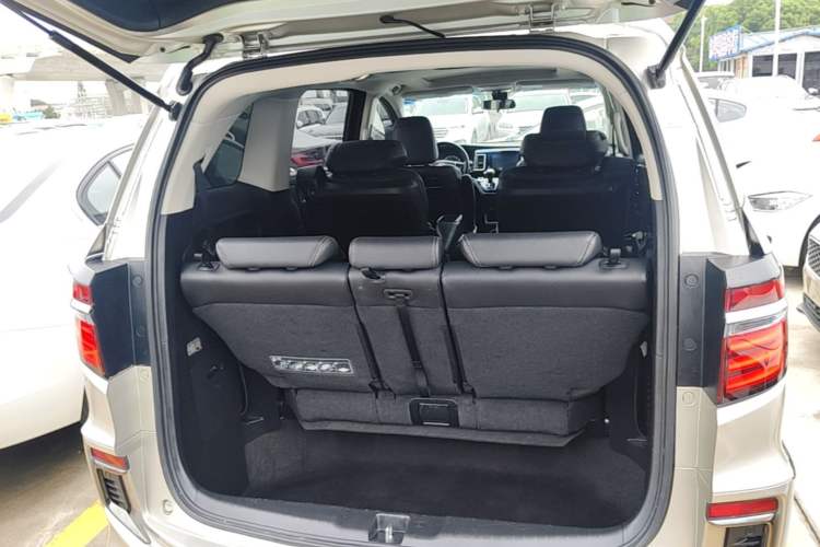 Used Honda Elysion 2019 2.0L Hybrid Luxury Edition Trunk