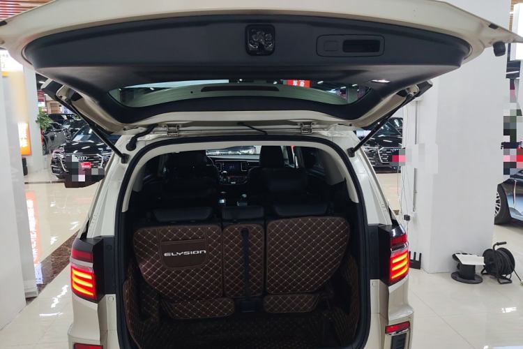 Used Honda Elysion 2019 2.0L Hybrid Luxury Edition Trunk