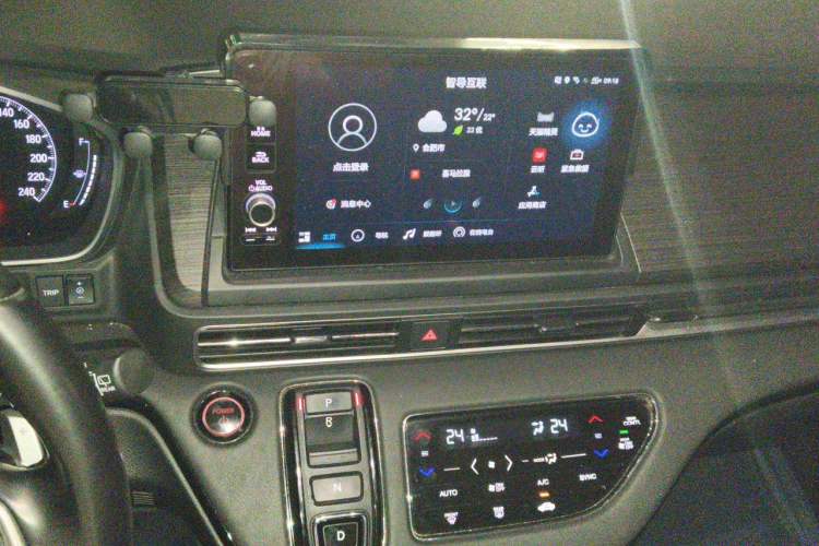 Used Honda Elysion 2022 2.0L eHEV Luxury First Edition Audio And AC Panel