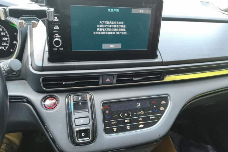 Used Honda Elysion 2022 2.0L eHEV Luxury First Edition Audio And AC Panel