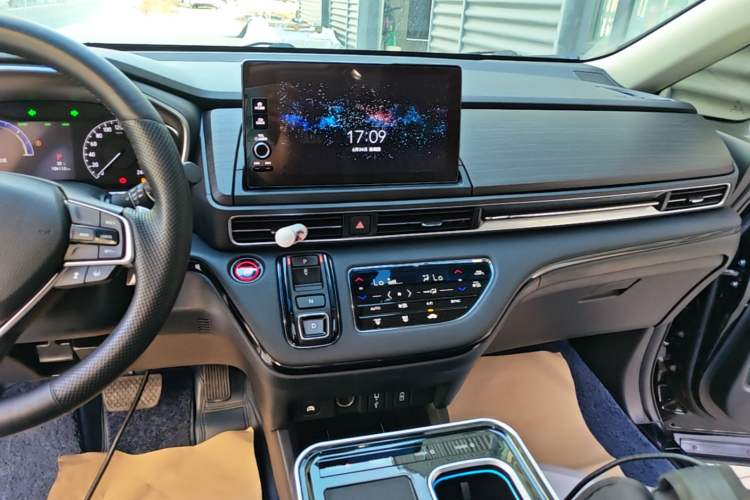 Used Honda Elysion 2022 2.0L eHEV Luxury Edition Audio And AC Panel