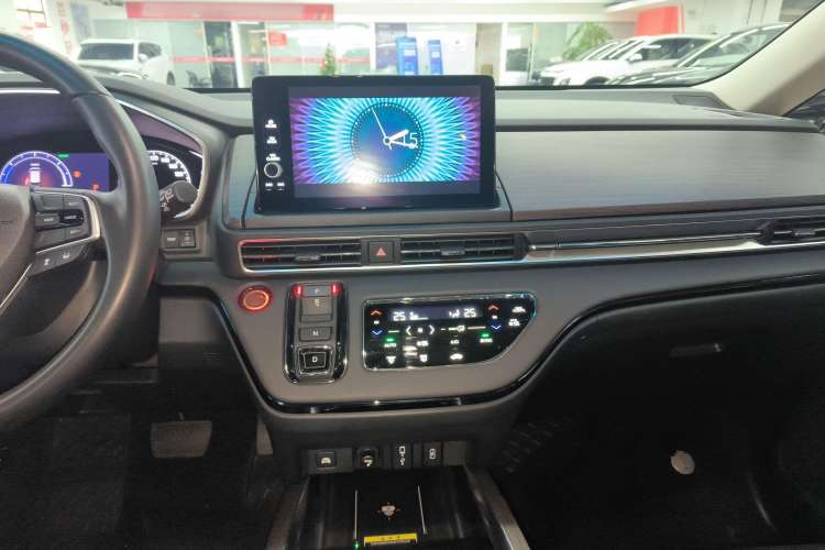 Used Honda Elysion 2022 2.0L eHEV Luxury First Edition Audio And AC Panel