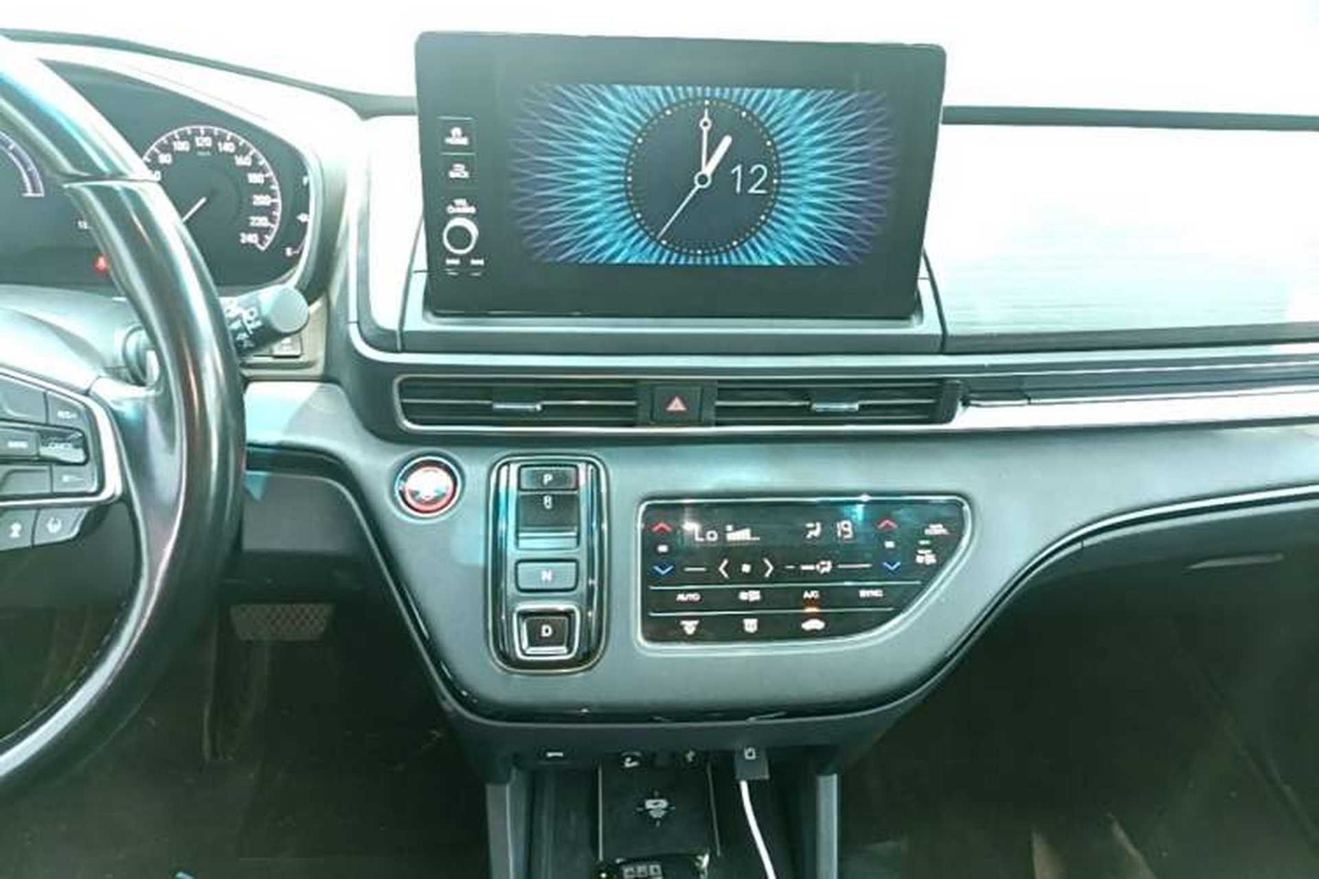 Used Honda Elysion 2022 2.0L eHEV Luxury Edition Audio And AC Panel