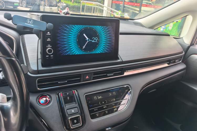 Used Honda Elysion 2022 2.0L eHEV Luxury Edition Audio And AC Panel