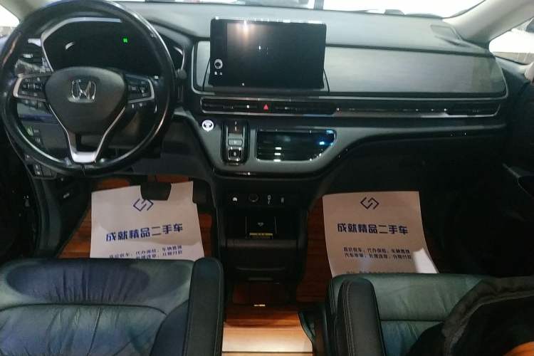 Used Honda Elysion 2022 2.0L eHEV Luxury First Edition Audio And AC Panel