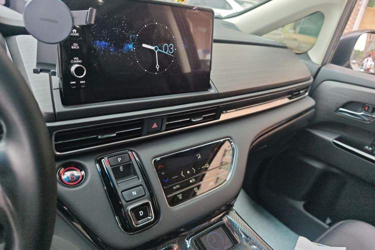 Used Honda Elysion 2022 2.0L eHEV Luxury Edition Audio And AC Panel