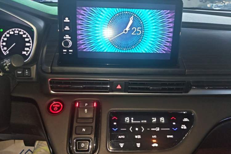 Used Honda Elysion 2022 2.0L eHEV Luxury First Edition Audio And AC Panel