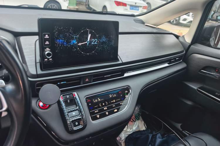 Used Honda Elysion 2022 2.0L eHEV Luxury Edition Audio And AC Panel