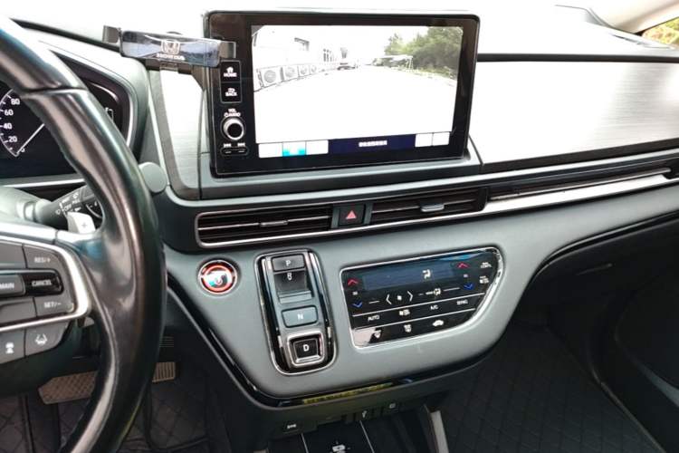 Used Honda Elysion 2022 2.0L eHEV Luxury Edition Audio And AC Panel