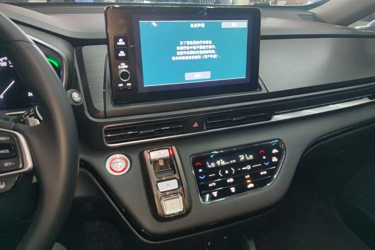 Used Honda Elysion 2022 2.0L eHEV Prestige Edition Audio And AC Panel