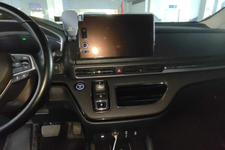 Used Honda Elysion 2022 2.0L eHEV Luxury First Edition Audio And AC Panel