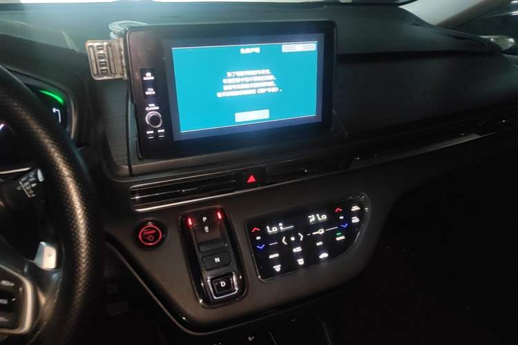 Used Honda Elysion 2022 2.0L eHEV Luxury Edition Audio And AC Panel