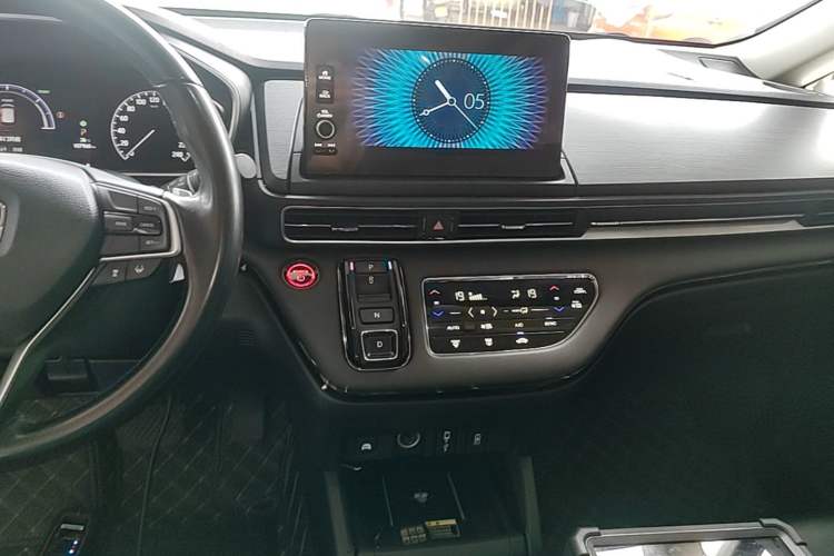 Used Honda Elysion 2022 2.0L eHEV Luxury First Edition Audio And AC Panel