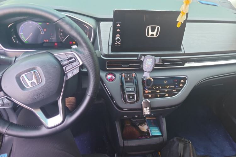 Used Honda Elysion 2022 2.0L eHEV Luxury Edition Center Console