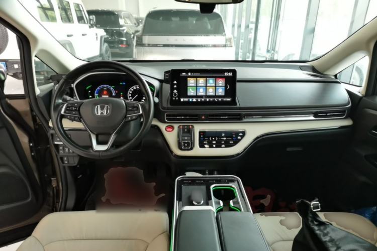 Used Honda Elysion 2022 2.0L eHEV Luxury Edition Center Console