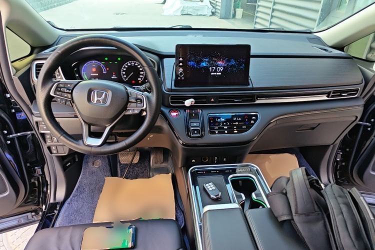 Used Honda Elysion 2022 2.0L eHEV Luxury Edition Center Console