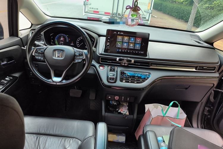 Used Honda Elysion 2022 2.0L eHEV Luxury Edition Center Console