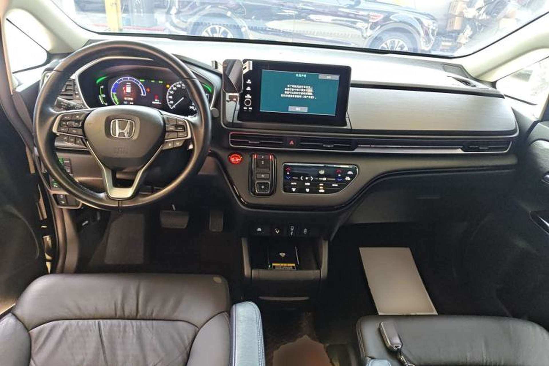 Used Honda Elysion 2022 2.0L eHEV Luxury Edition Center Console