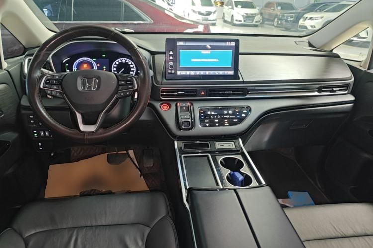 Used Honda Elysion 2022 2.0L eHEV Luxury Edition Center Console