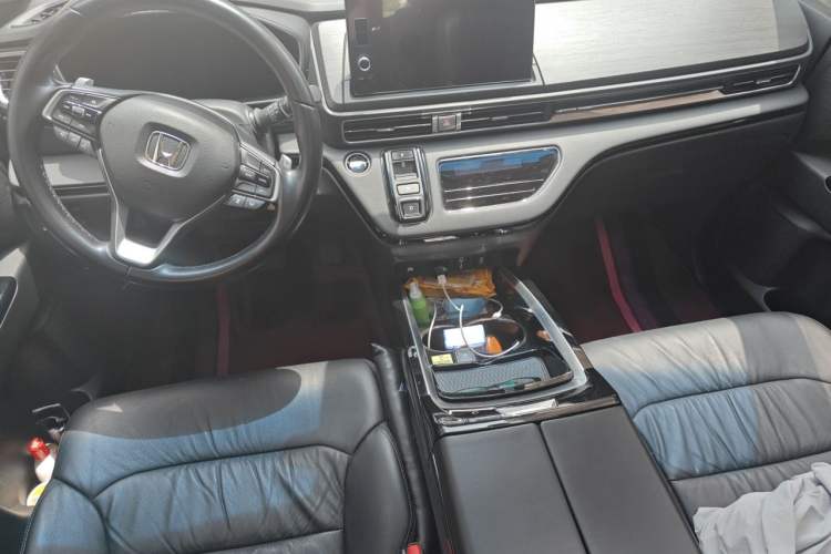 Used Honda Elysion 2022 2.0L eHEV Luxury Edition Center Console