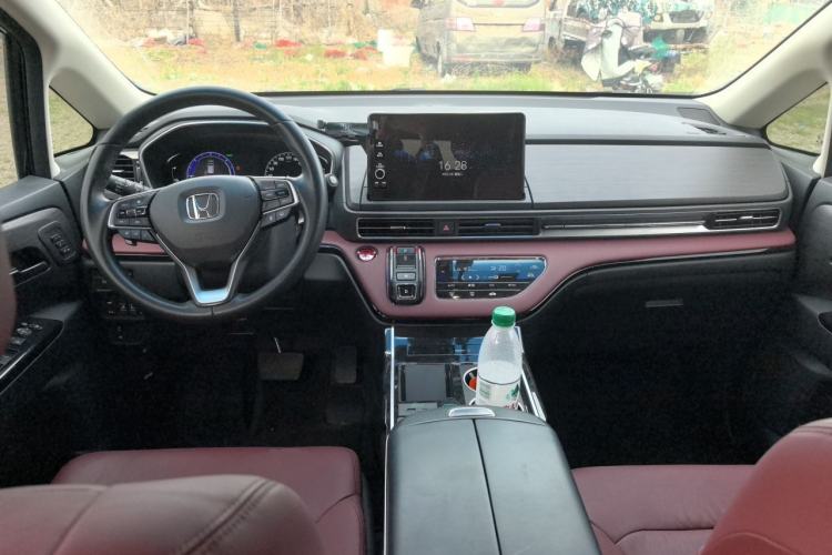 Used Honda Elysion 2022 2.0L eHEV Prestige Edition Center Console