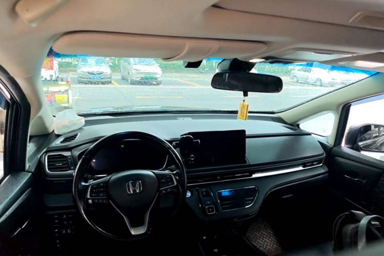 Used Honda Elysion 2022 2.0L eHEV Luxury First Edition Center Console