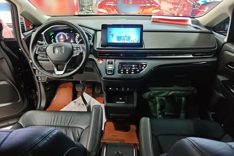Used Honda Elysion 2022 2.0L eHEV Luxury Edition Center Console