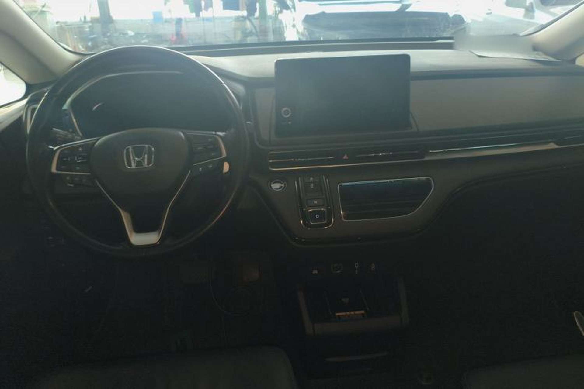 Used Honda Elysion 2022 2.0L eHEV Luxury Edition Center Console