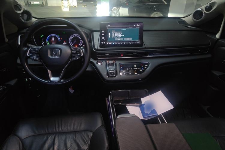 Used Honda Elysion 2022 2.0L eHEV Luxury Edition Center Console