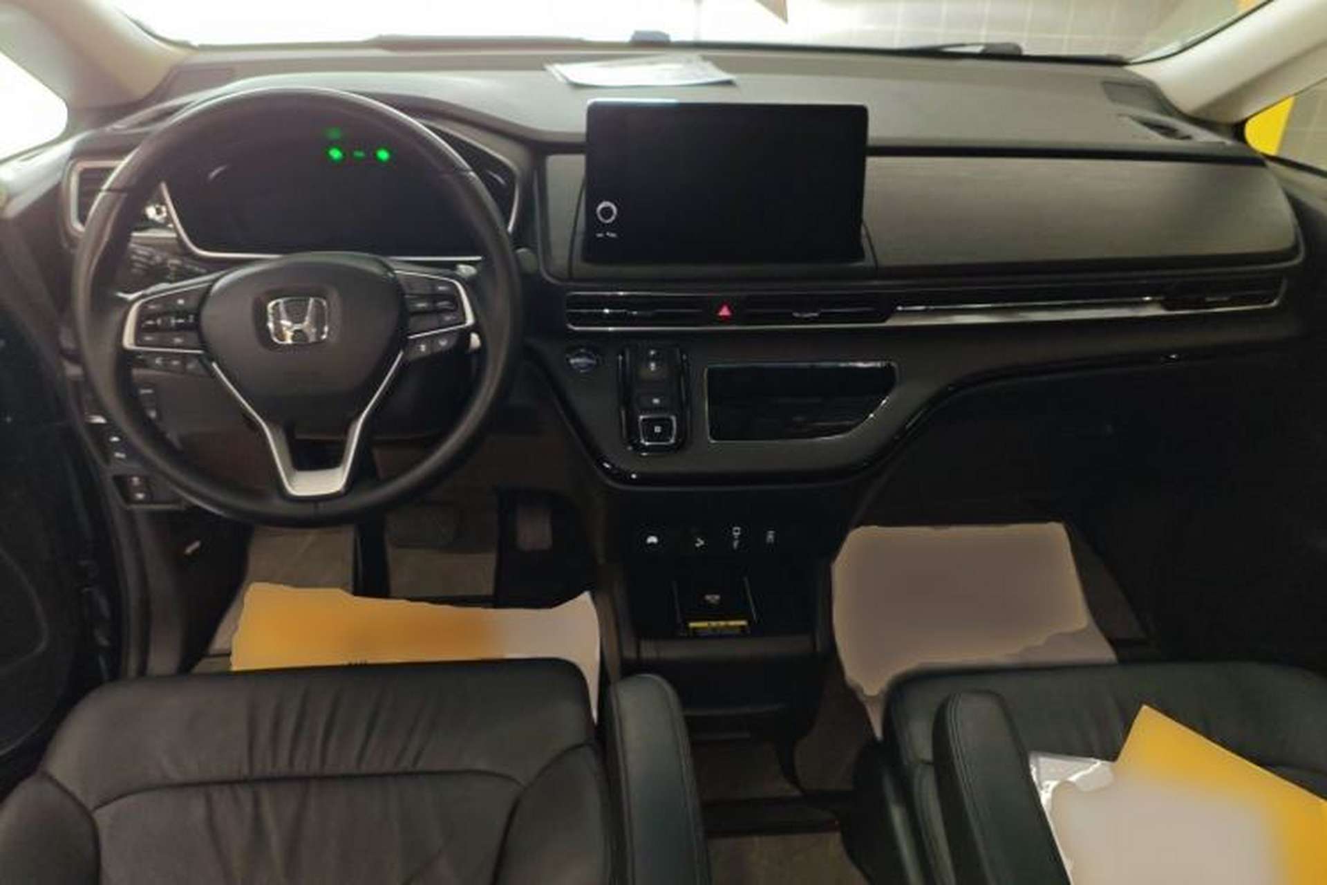 Used Honda Elysion 2022 2.0L eHEV Luxury Edition Center Console