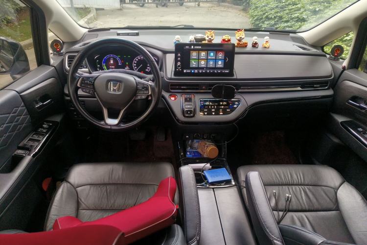 Used Honda Elysion 2022 2.0L eHEV Luxury Edition Center Console