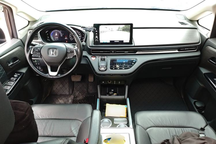 Used Honda Elysion 2022 2.0L eHEV Luxury Edition Center Console
