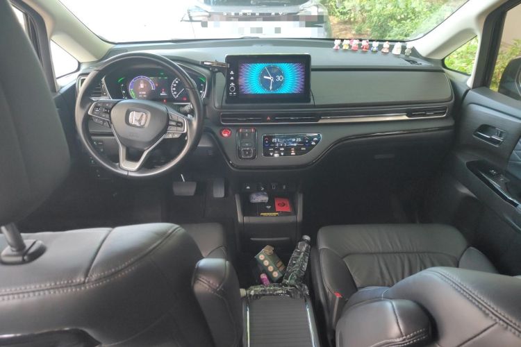 Used Honda Elysion 2022 2.0L eHEV Luxury First Edition Center Console