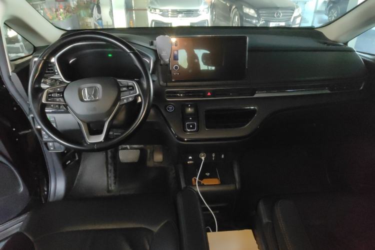 Used Honda Elysion 2022 2.0L eHEV Luxury First Edition Center Console