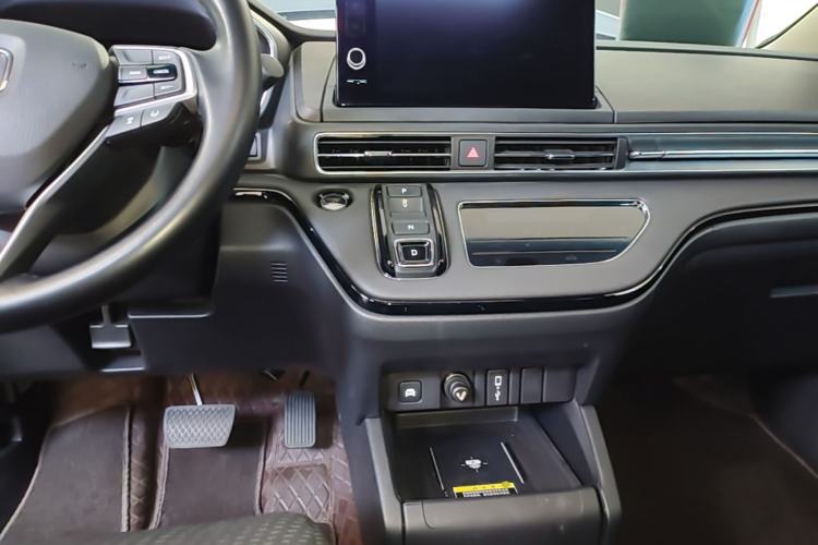 Used Honda Elysion 2022 2.0L eHEV Comfort Version Center Console