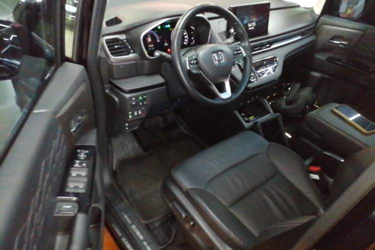 Used Honda Elysion 2022 2.0L eHEV Luxury First Edition Driver Seat
