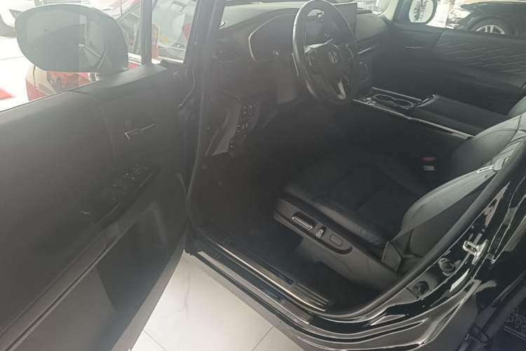 Used Honda Elysion 2022 2.0L eHEV Luxury Edition Driver Seat