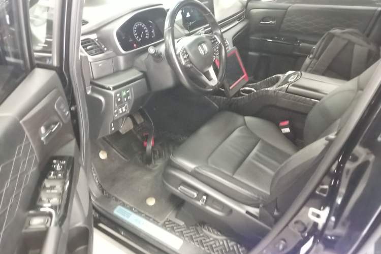 Used Honda Elysion 2022 2.0L eHEV Prestige Edition Driver Seat