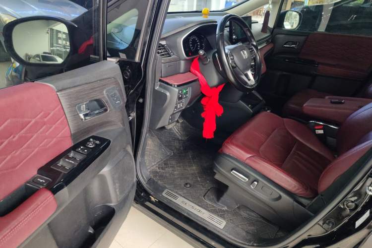 Used Honda Elysion 2022 2.0L eHEV Prestige Edition Driver Seat