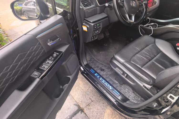 Used Honda Elysion 2022 2.0L eHEV Luxury Edition Driver Seat