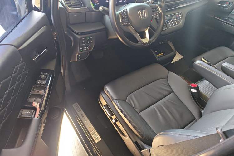 Used Honda Elysion 2022 2.0L eHEV Luxury Edition Driver Seat