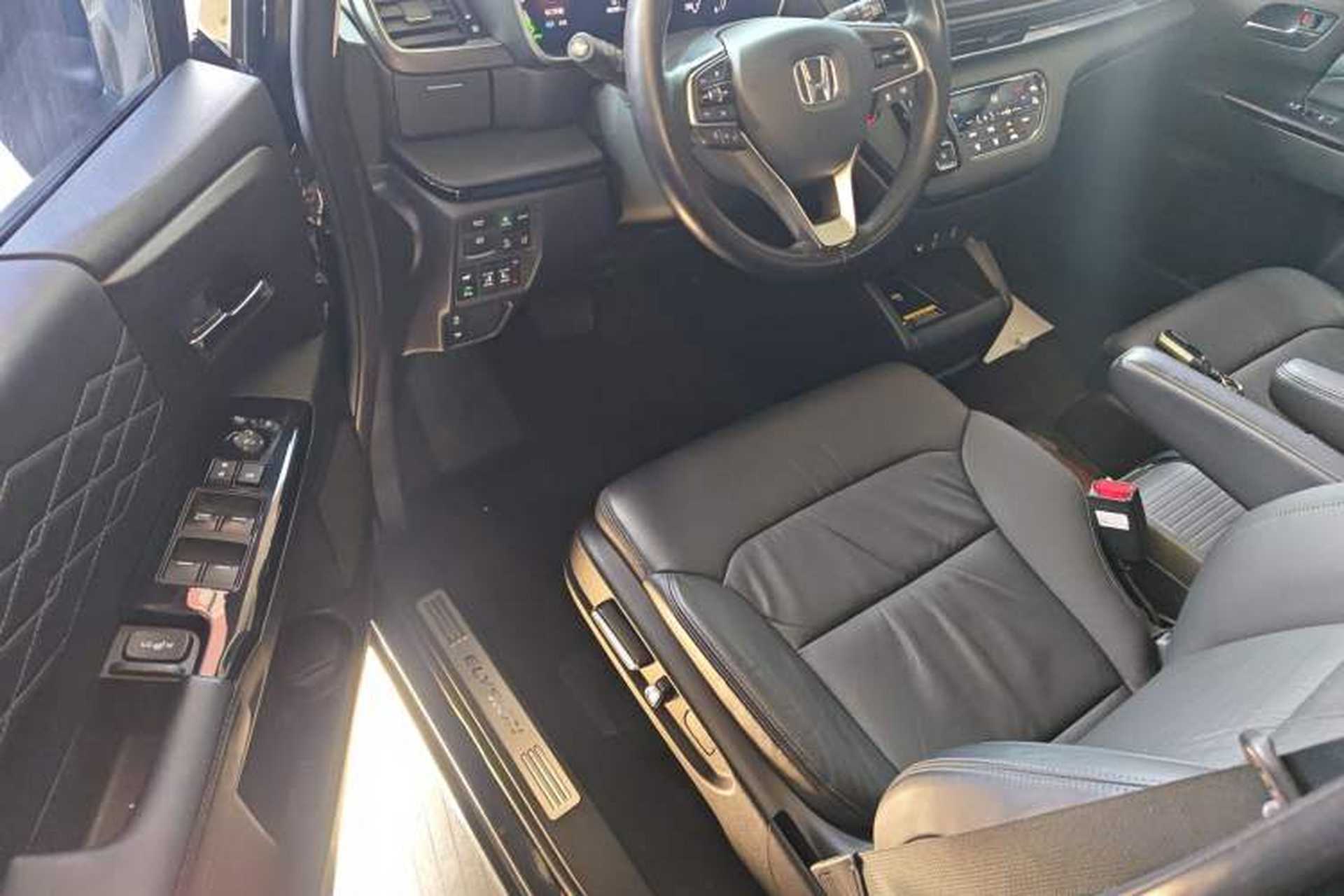 Used Honda Elysion 2022 2.0L eHEV Luxury Edition Driver Seat