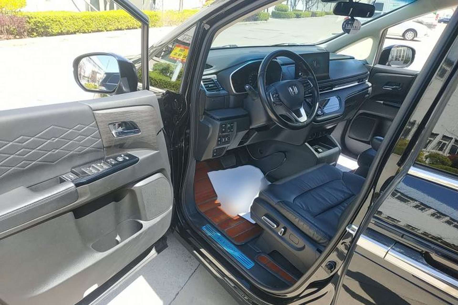 Used Honda Elysion 2022 2.0L eHEV Luxury First Edition Driver Seat